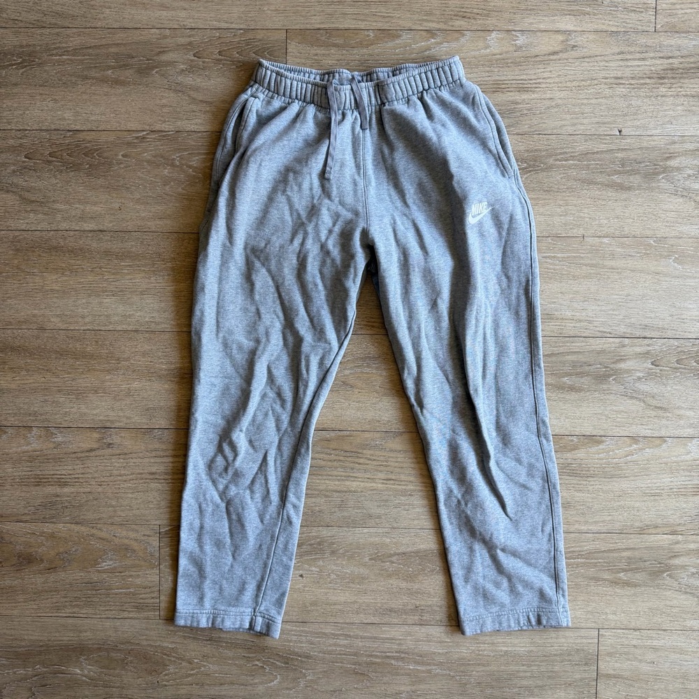 Nike woman Light Gray Fleece Joggers size small